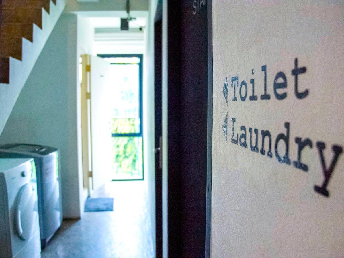 Holy Sheet Hostel Bangkok Exteriör bild