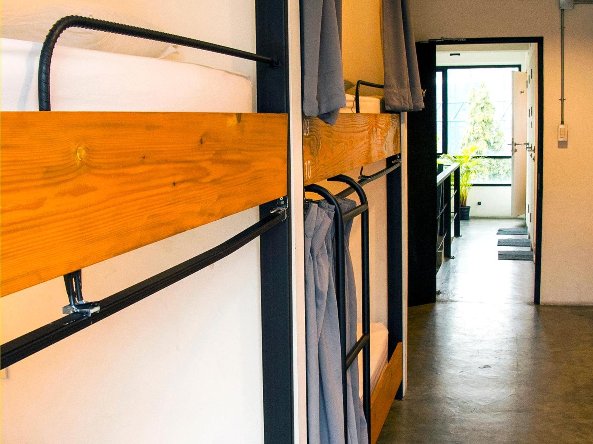 Holy Sheet Hostel Bangkok Rum bild